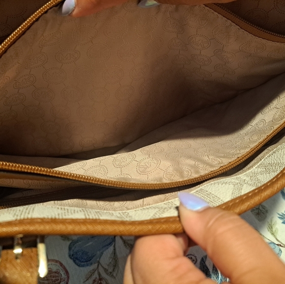 Michael Kors Purse - Picture 6 of 14